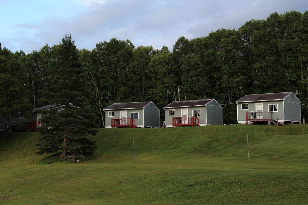 Catfish Lakefront Cabins & Campground Wawa Extérieur photo