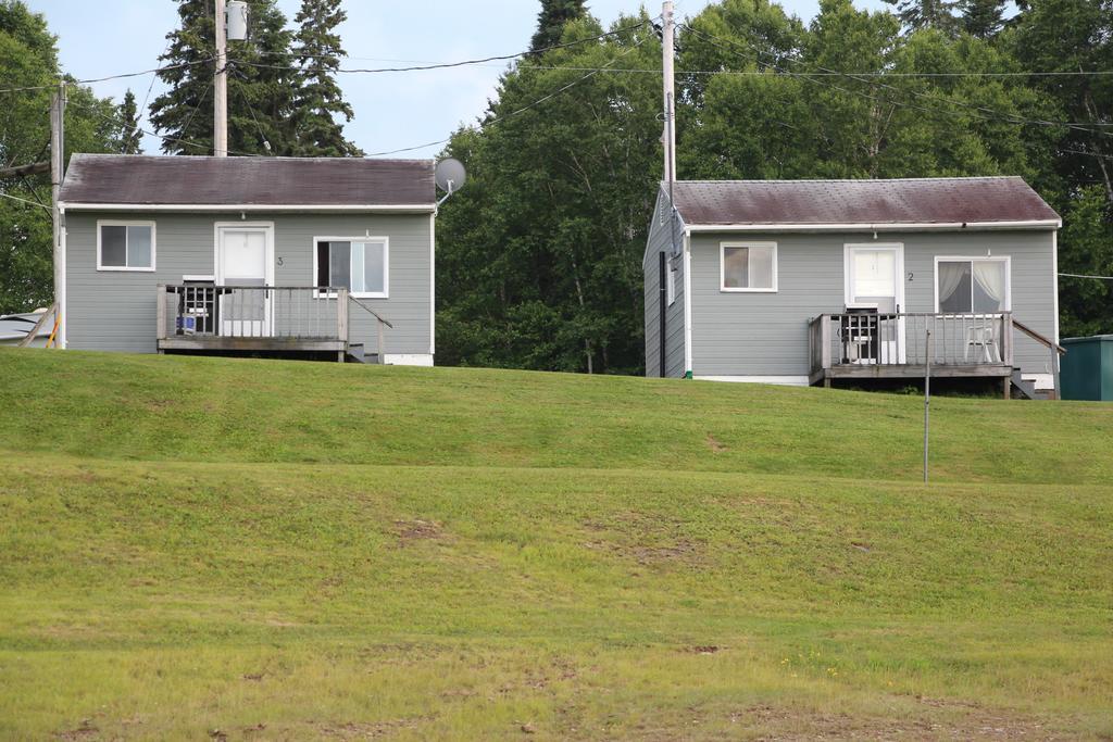 Catfish Lakefront Cabins & Campground Wawa Extérieur photo