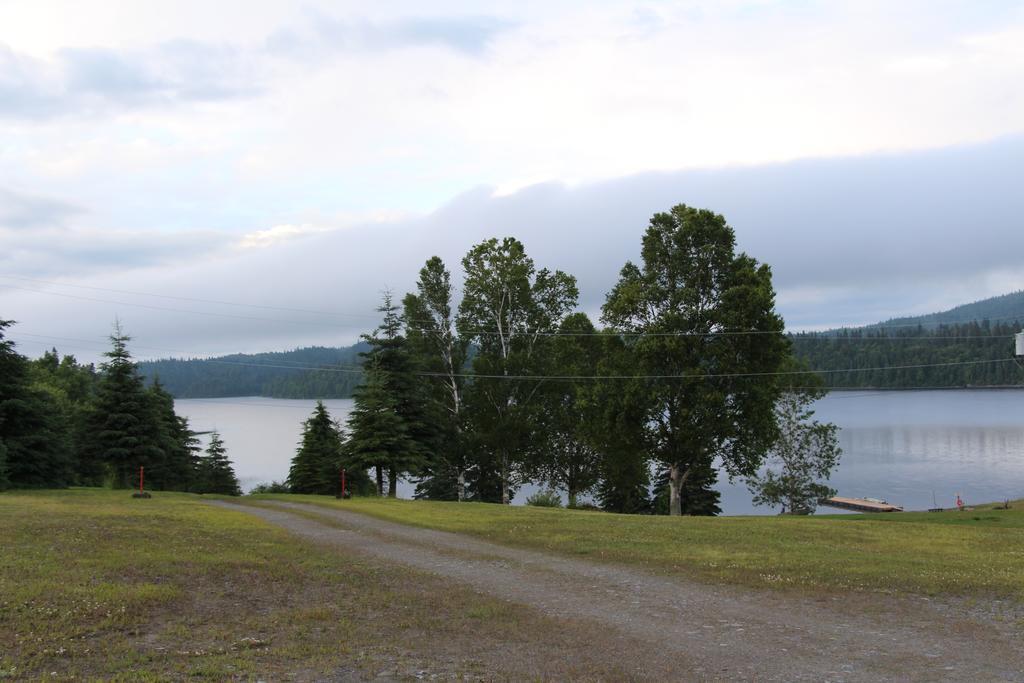 Catfish Lakefront Cabins & Campground Wawa Extérieur photo