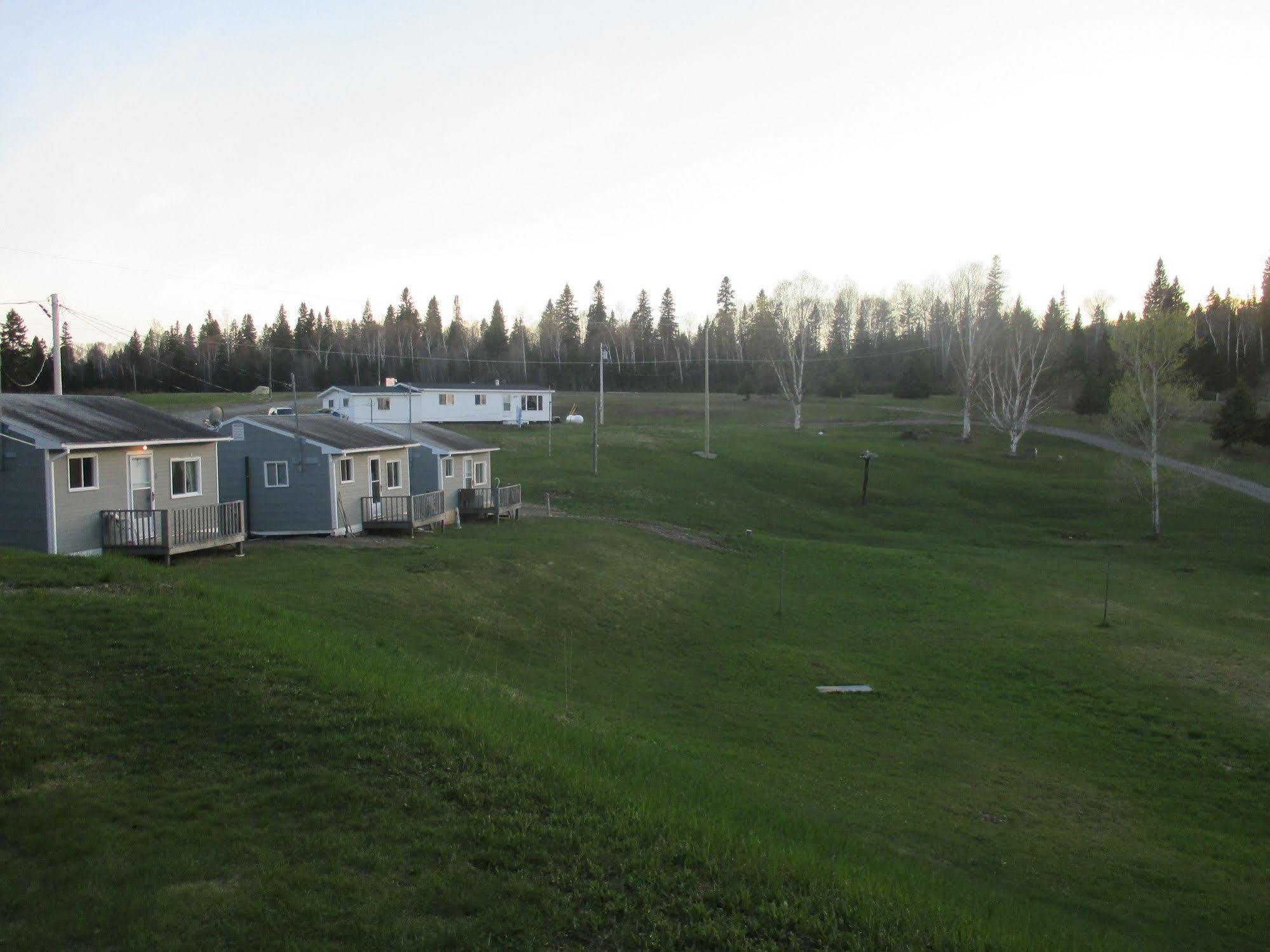 Catfish Lakefront Cabins & Campground Wawa Extérieur photo